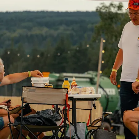 ラグジュアリーテント Grandprixcamp Red Bull Ring - Closest To The Track, Tents Next To The Main Entrance *