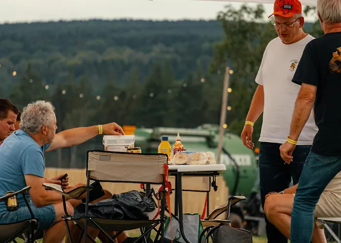 Οργανωμένο κάμπινγκ Grandprixcamp Red Bull Ring - Closest To The Track, Tents Next To The Main Entrance *